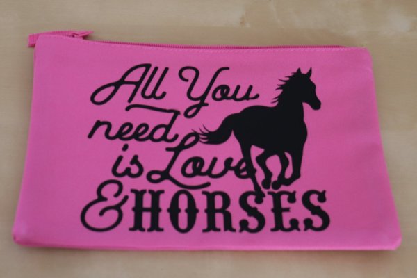 Kosmetiktäschchen "All you need is love & horses"
